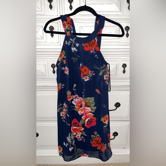 Floral Above Knee Spring/Summer Dress! 💕🌺🌷 - Picture 3 of 5